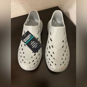 New Rugged Shark Gray Water Shoes Slip-On Aqua Beach Pool Shoes Men’s Size 8